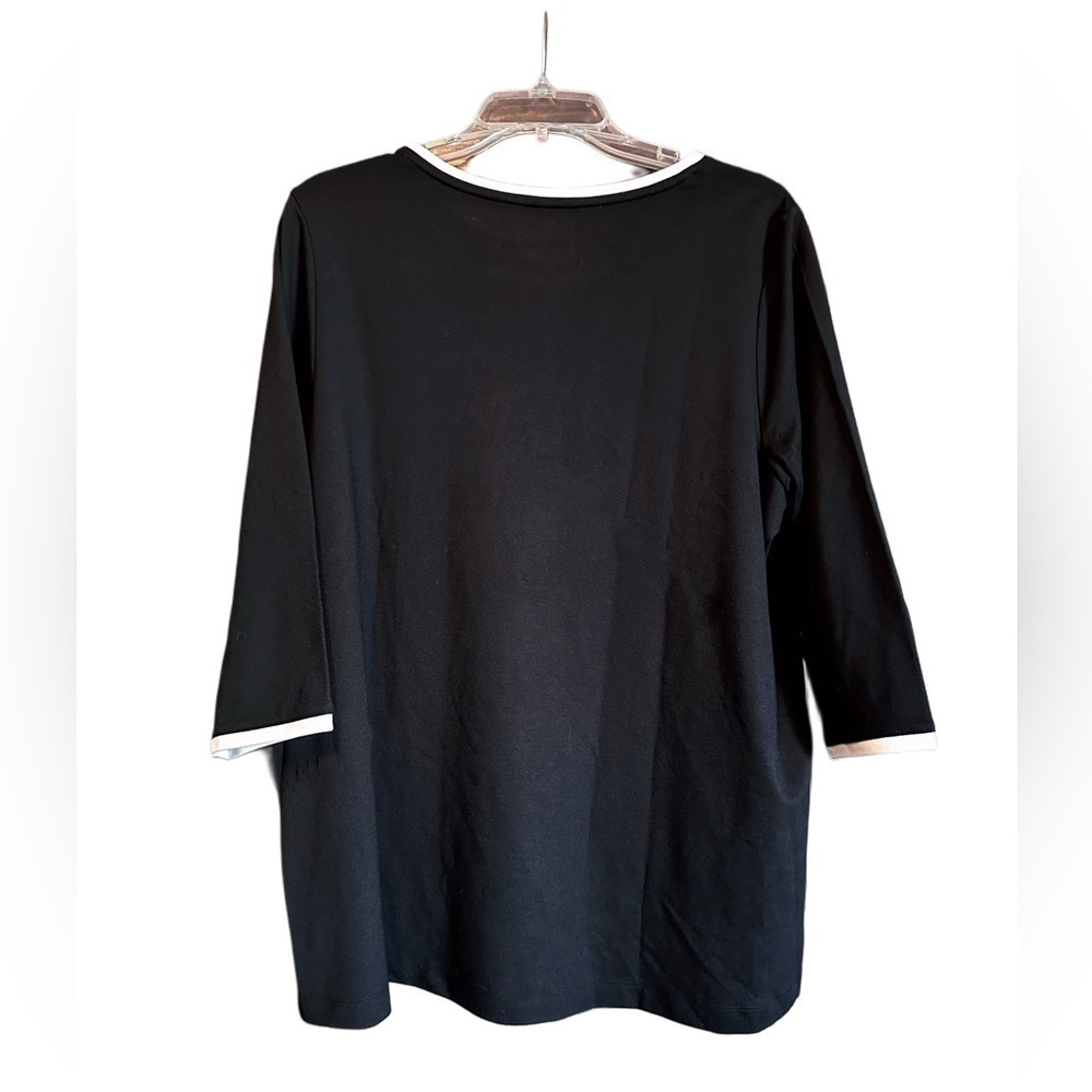 5/$25 😻 Adrienne Vittadini sz16 Gorgeous Black Fitted Sweater with White Trim - Picture 2 of 5
